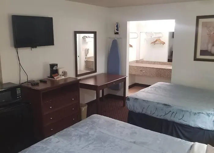 Hotel 2 Queen Beds Hotel Room 222 Wi-Fi Hot Tub Booking