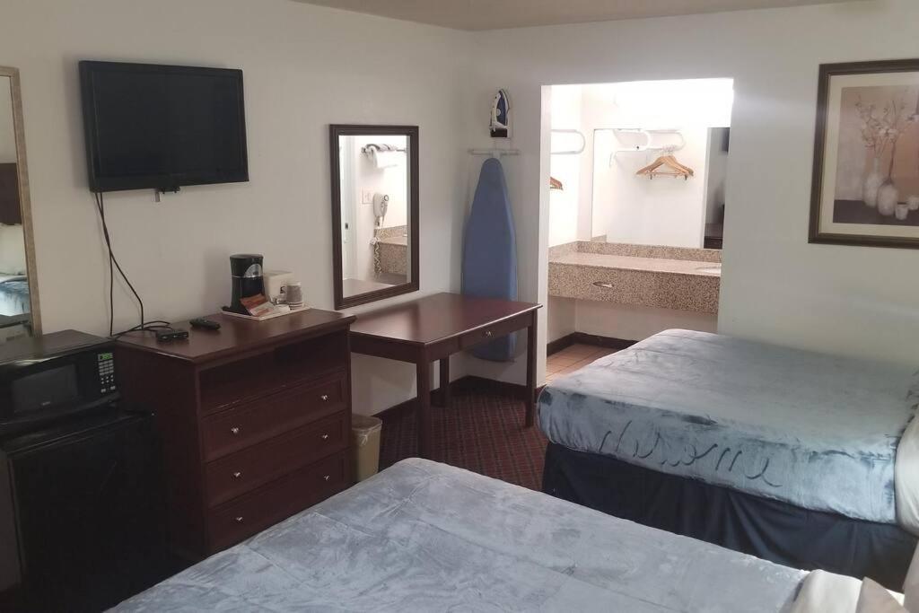2 Queen Beds 222 Wi-fi Hot Tub *